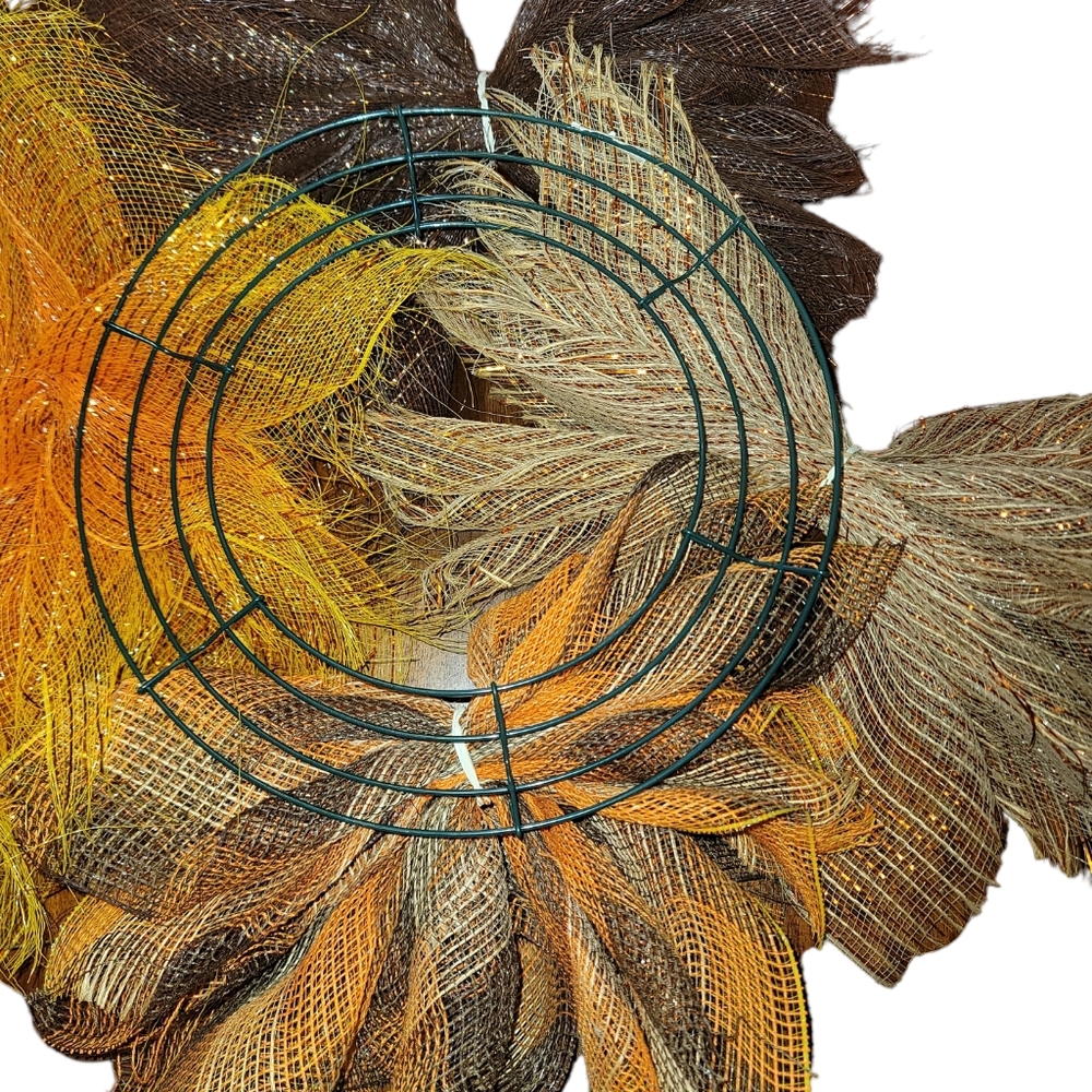 **Set Metal wire wreath form with 4 lots of deco mesh ribbon/each piece 16 in